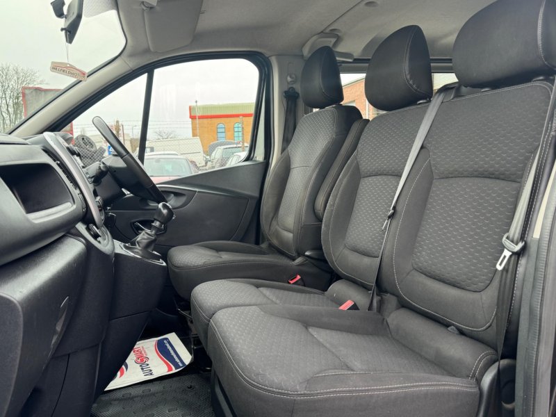 VAUXHALL VIVARO