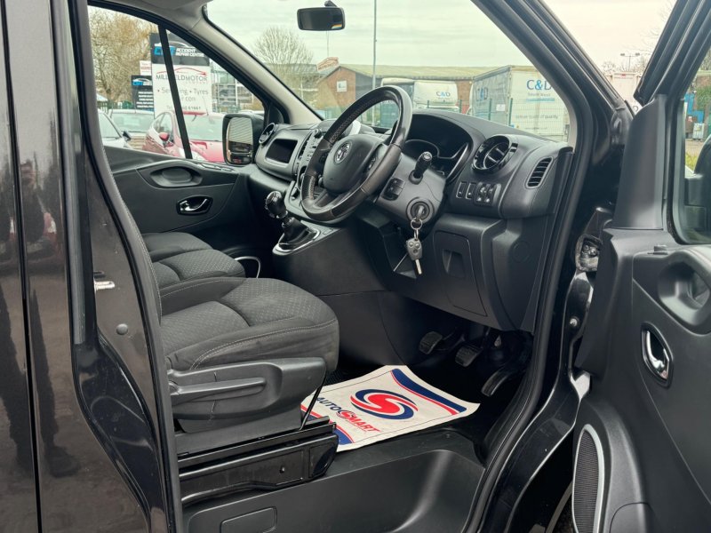 VAUXHALL VIVARO