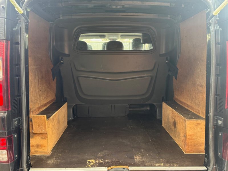 VAUXHALL VIVARO