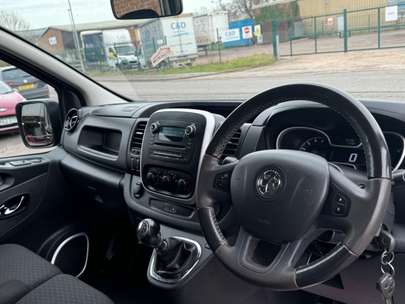 VAUXHALL VIVARO