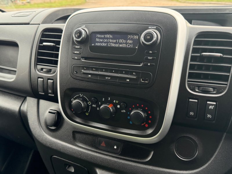 VAUXHALL VIVARO