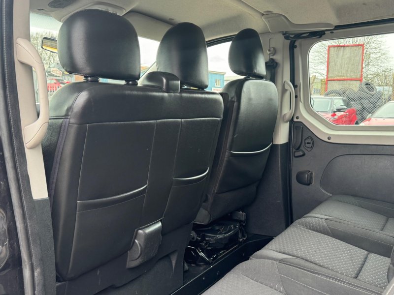 VAUXHALL VIVARO