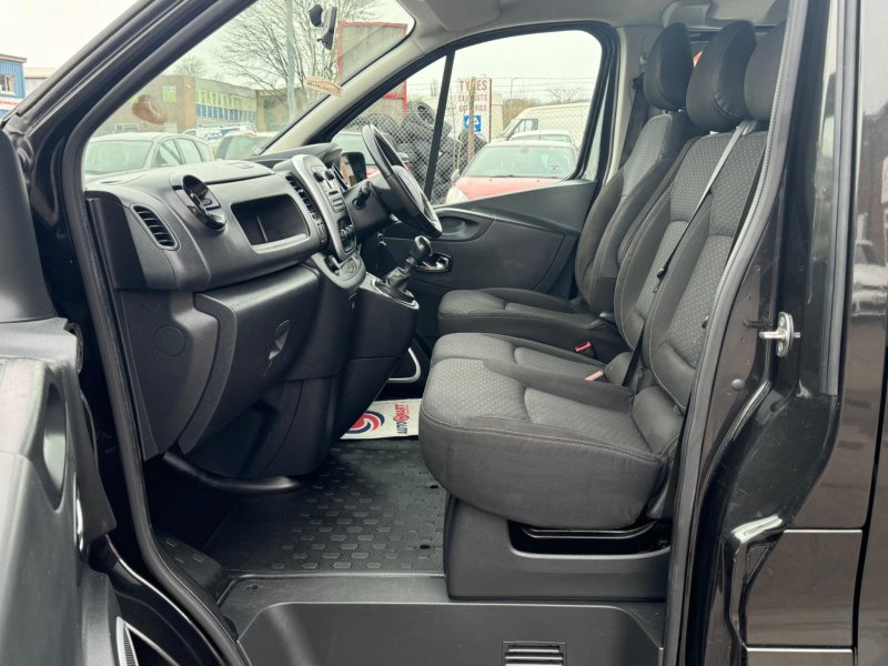 VAUXHALL VIVARO