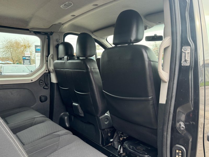 VAUXHALL VIVARO