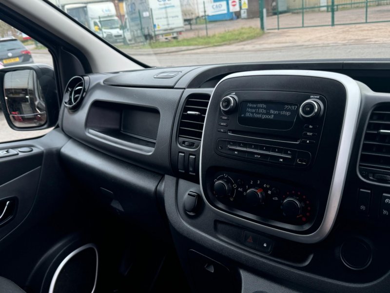 VAUXHALL VIVARO